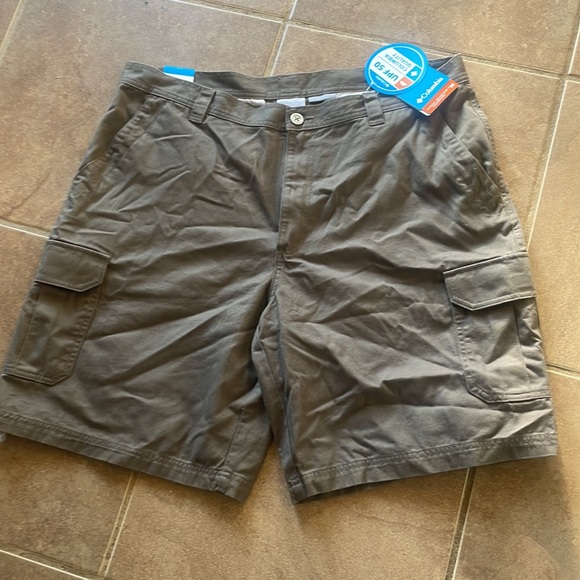 NEW Columbia Omni-Shade Cargo Shorts! Size 40 - Picture 1 of 11